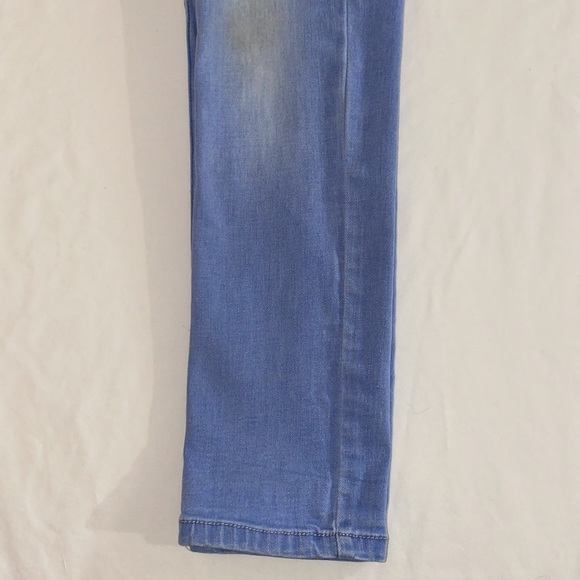 Light Jean - Picture 2 of 4